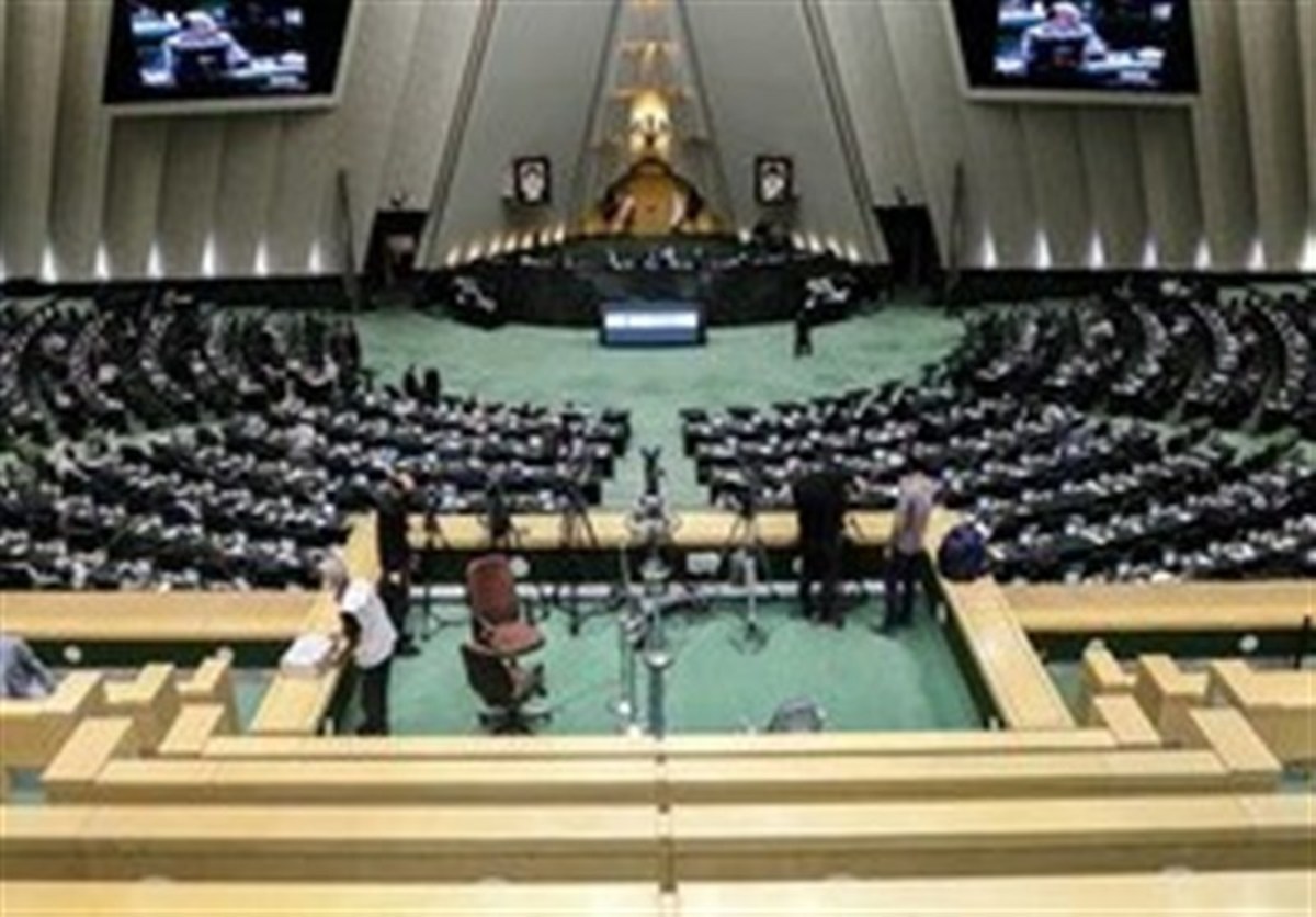 تذکر نماینده اصفهان به «وحیدی» درباره بکارگیری پذیرفته‌شدگان آزمون استخدامی