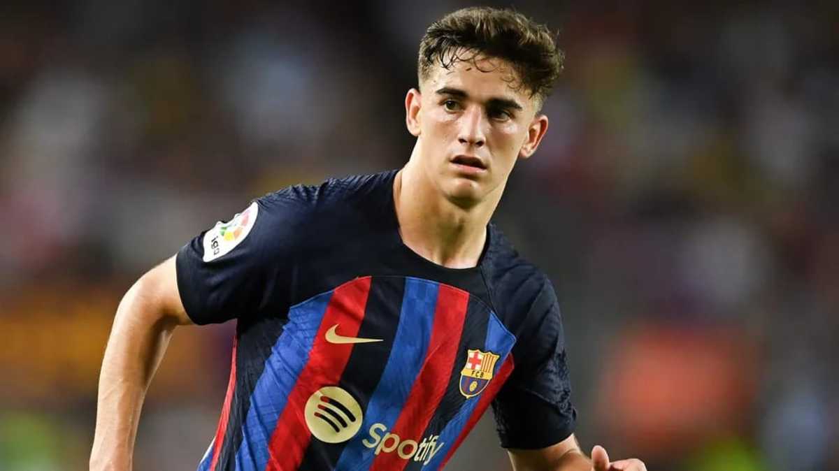 گاوی همچنان در بارسلونا میماند