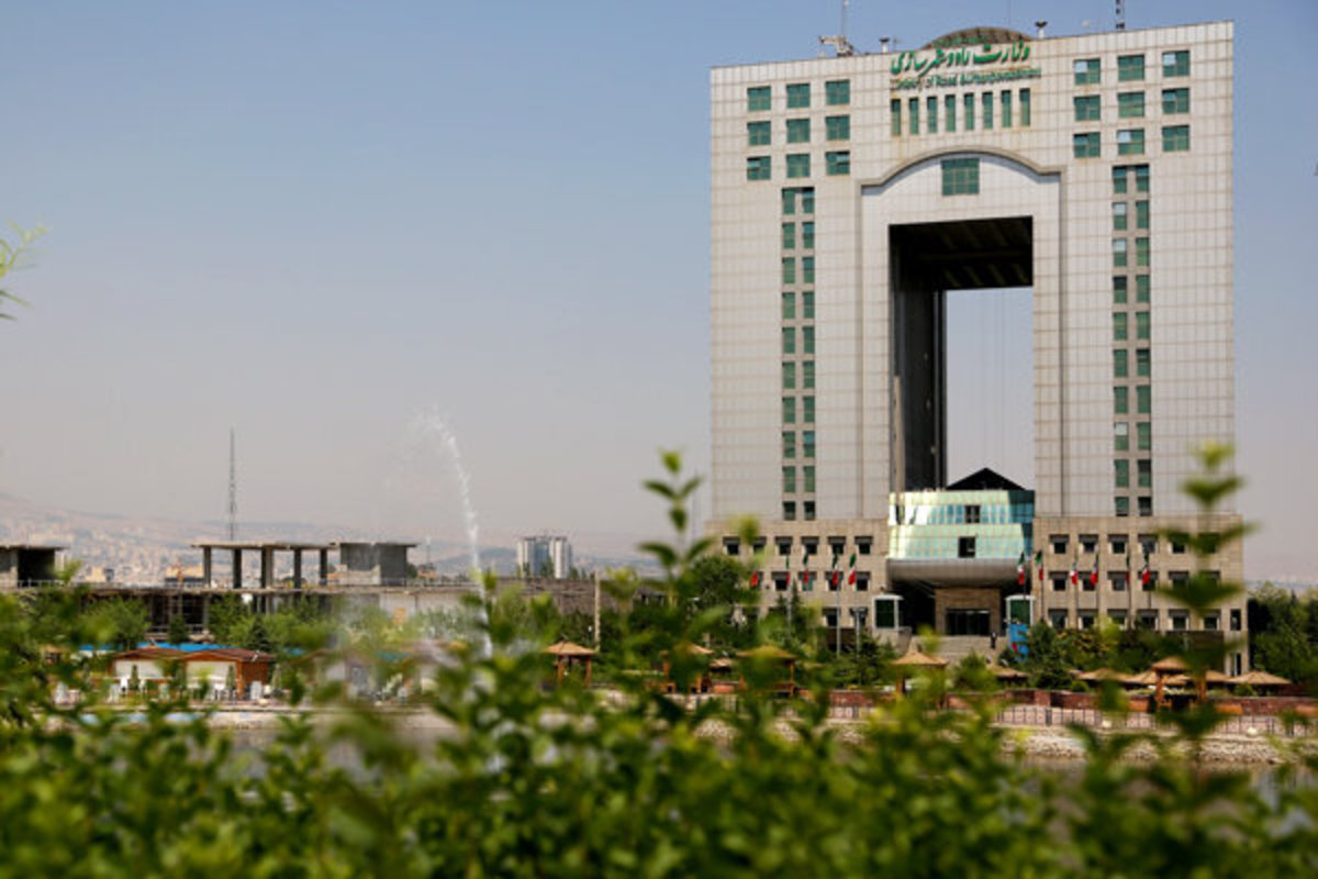 لزوم تفکیک وزارت راه و شهرسازی برای حل مشکل مسکن