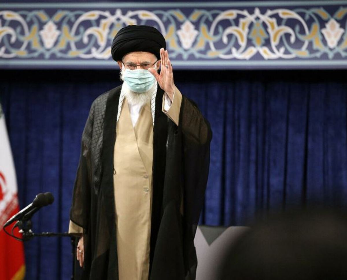 دیدار جمعی از پیشکسوتان و فرماندهان دفاع مقدس با رهبر انقلاب