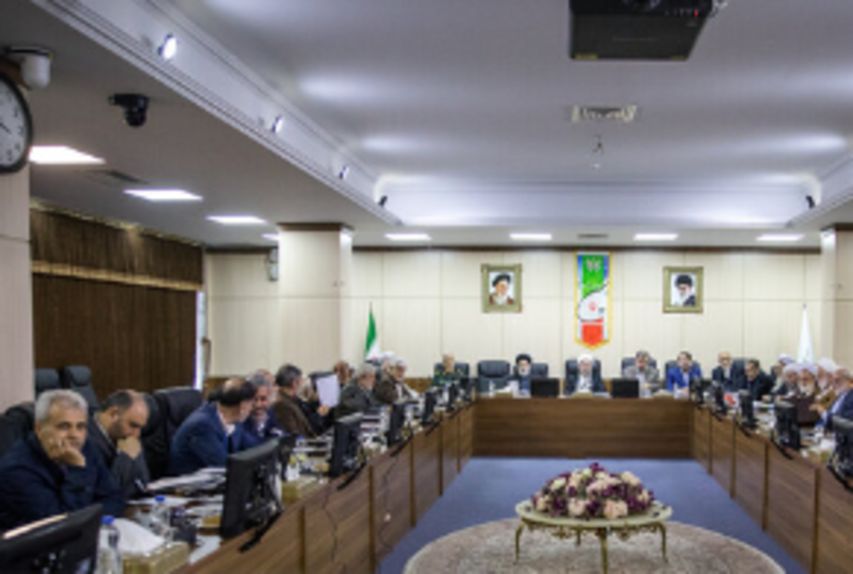 روحانی و ناطق نیستند/ چه کسانی در مجمع تشخیص تغییر کردند؟