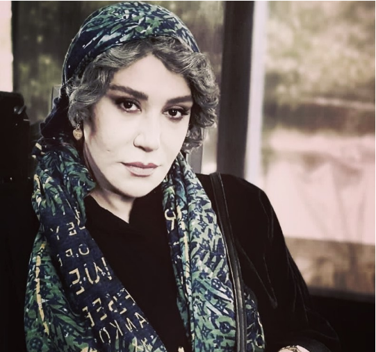 نگاه جدی وخشن نسیم ادبی