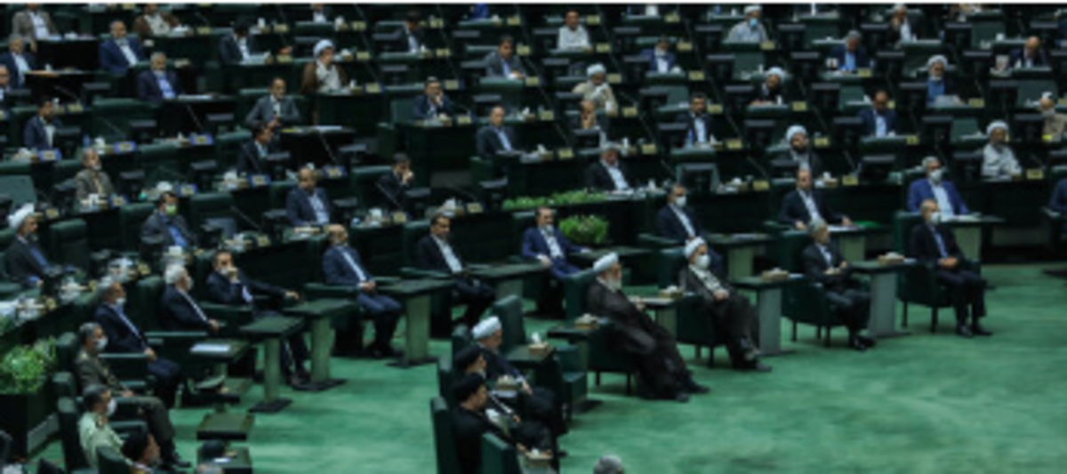 ضرورت اجرای قانون تولید رقابت‌پذیر در رابطه با توقف بنگاه‌داری توسط بانک مرکزی