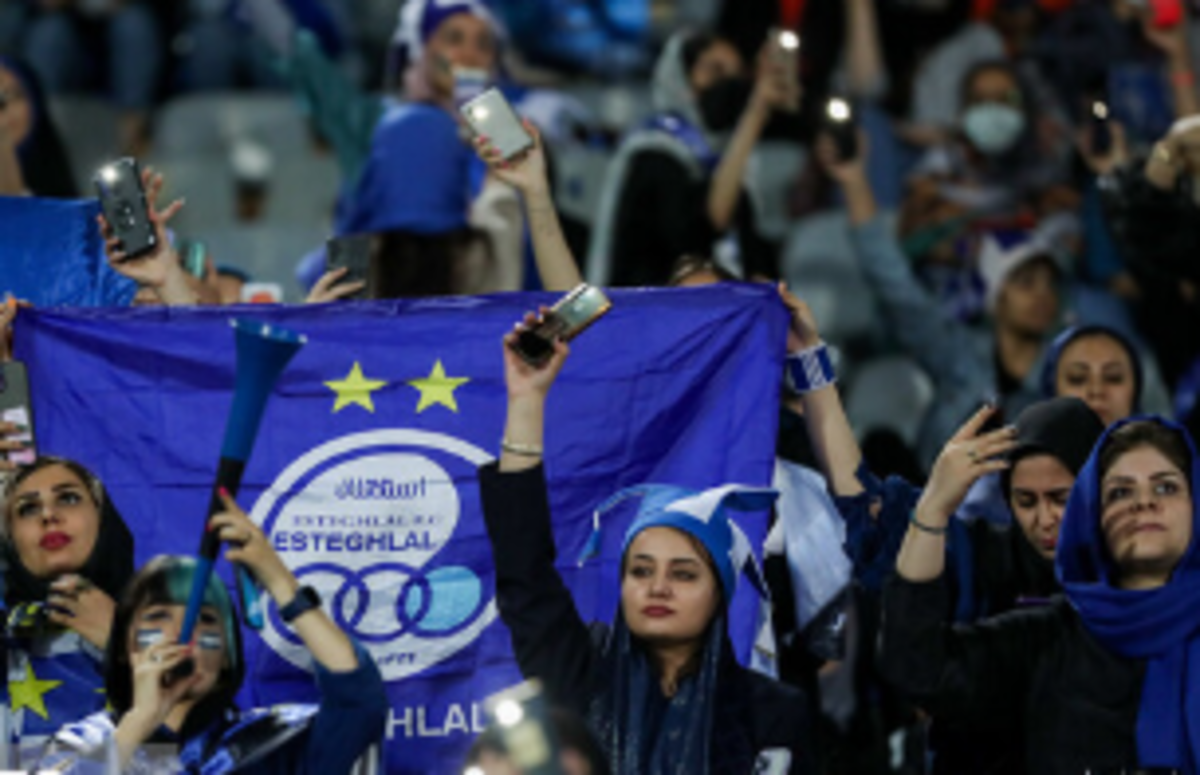 ابراز خرسندی فدراسیون جهانی فوتبال از حضور زنان در ورزشگاه