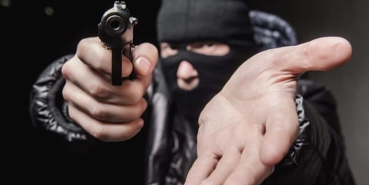 قفل شدن در‌ها، رمز آغاز سرقت