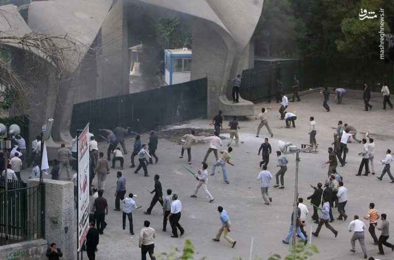 تاریخ تکرار می‌شود/ وقایع دانشگاه شریف یادآور حادثه کوی دانشگاه سال ۷۸