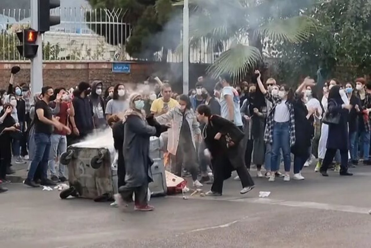 پیرو فرمایشات رهبر انقلاب ۴۰۰ نفر از زندانی‌های اغتشاشات اخیر آزاد شدند