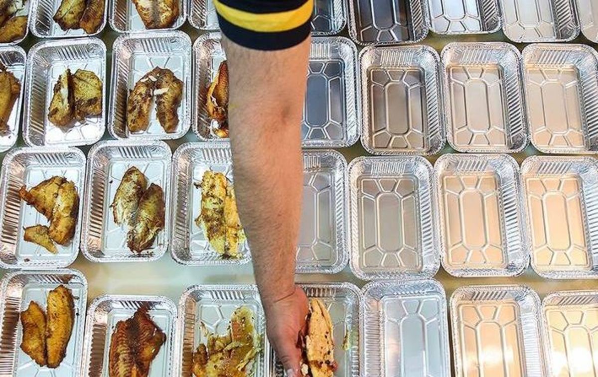 توزیع غذا در محلات محروم تهران با اجرای «پویش همسایه»