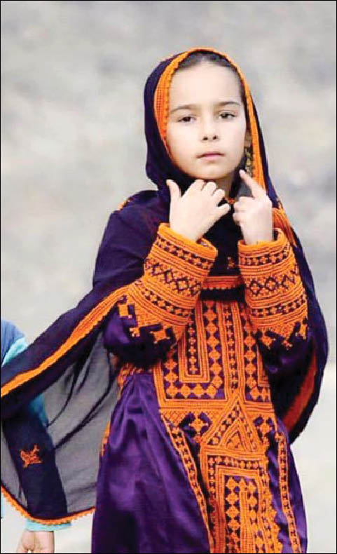 ۶ پوشش خوش‌ رنگ‌ و‌ لعاب اقوام ایرانی