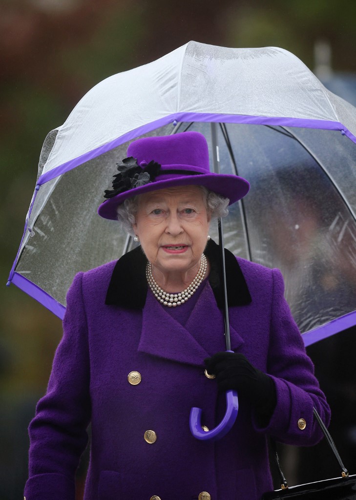 ملکه الیزابت عاشق چتر‌های فولتون بود؛ ویژگی‌های چتر‌های ملکه چه بود؟