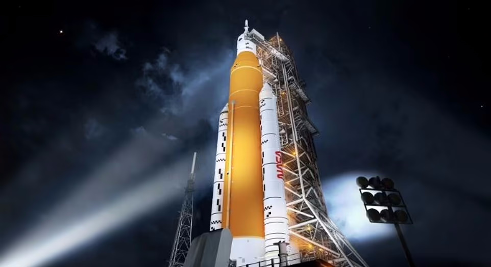 ورود به عصر جدیدی از جستوجو در فضا/مقایسه دو راکت غول پیکر ناسا و ایلان ماسک