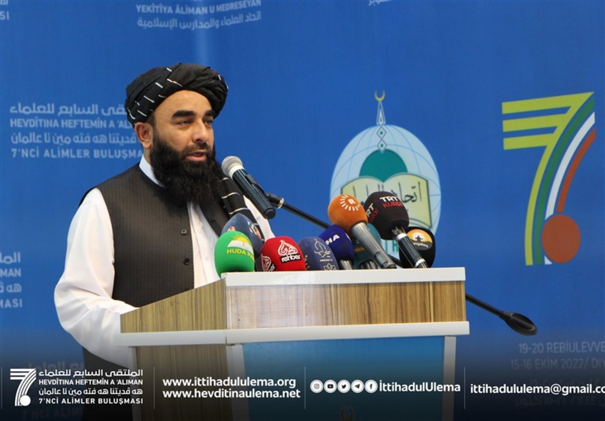 سخنگوی دولت موقت طالبان از بازگشایی حتمی مدارس دخترانه خبر داد