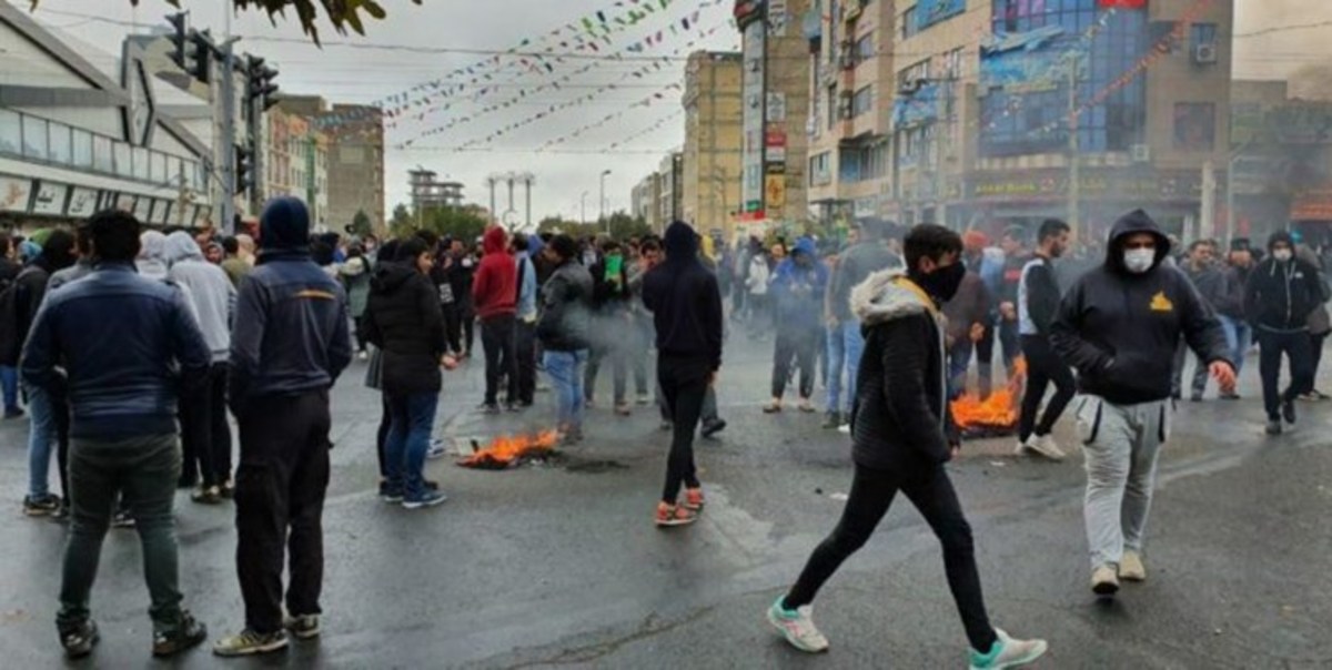 مسؤولان با خدمت‌گزاری بیش‌تر، بهانه را از دست دشمن بگیرند