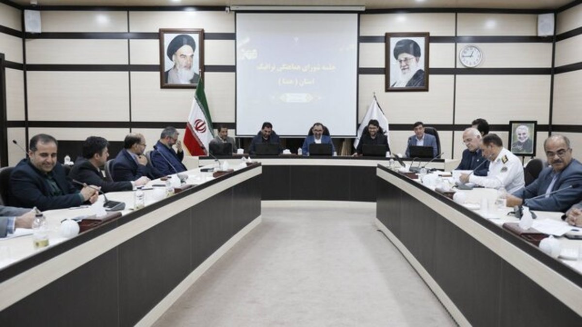 تغییر ساعات کار اداری مشهد به منظور کاهش بار ترافیک