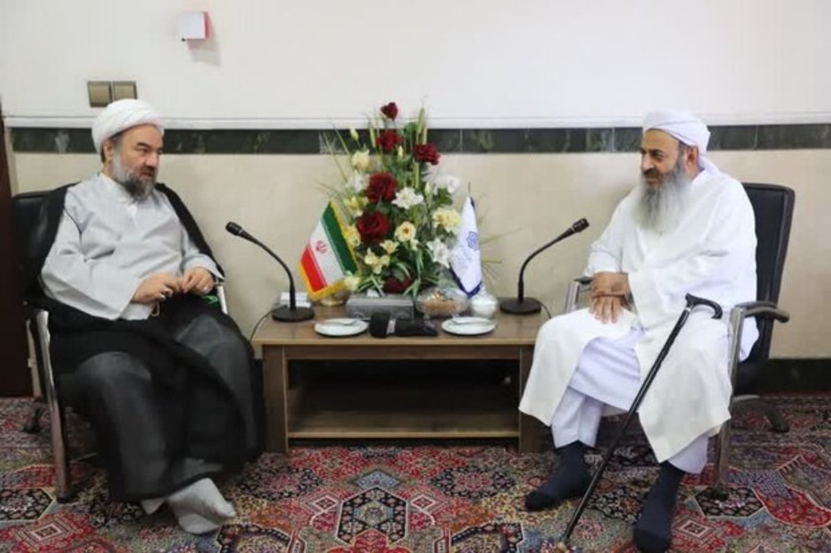 تأکید بر هوشیاری در مقابل سوءاستفاده دشمنان محور دیدار نماینده، ولی فقیه درسیستان‌ و بلوچستان و مولوی عبدالحمید