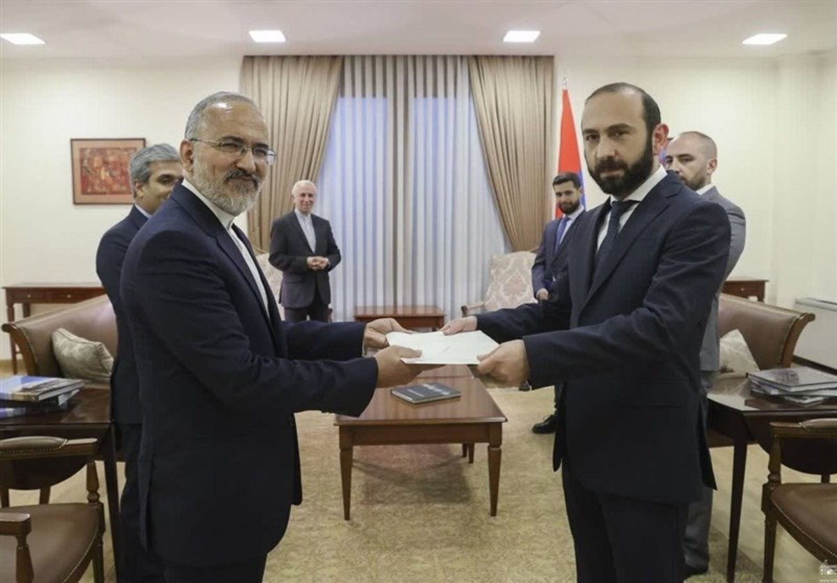 سرکنسول ایران در کاپان حکم خود را تقدیم وزیر خارجه ارمنستان کرد