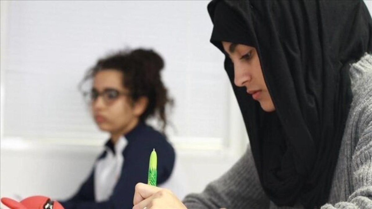 دانش‌آموزان مسلمان فرانسوی با معضل غذایی روبرو هستند