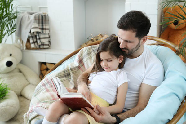 چگونه فرزند خود را به کتابخوانی تشویق کنیم؟