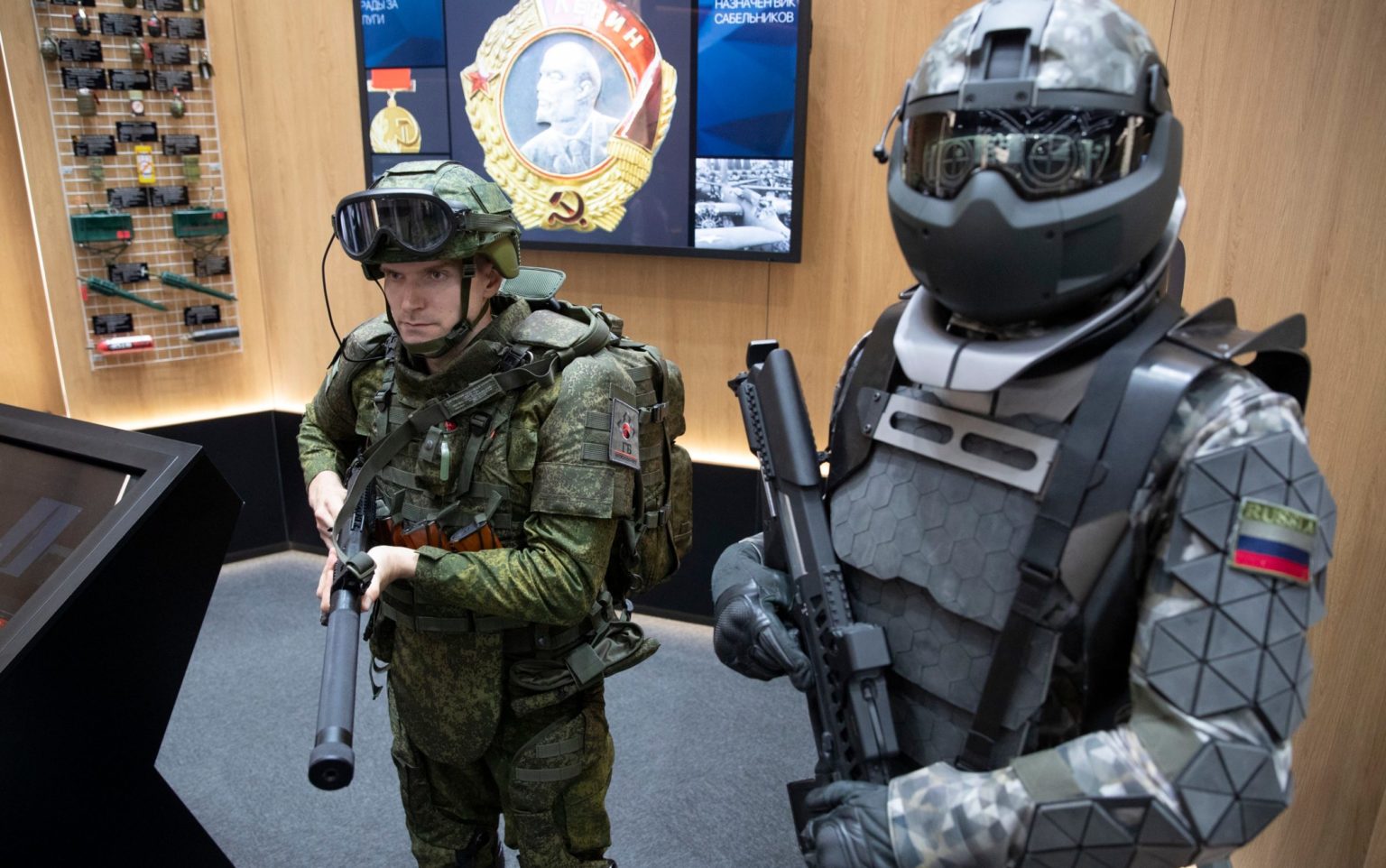 شروع مرحله‌ای جدید در جنگ روسیه و اوکراین؟/ برنامه روسیه برای استفاده از لباس‌های جنگی رباتیک