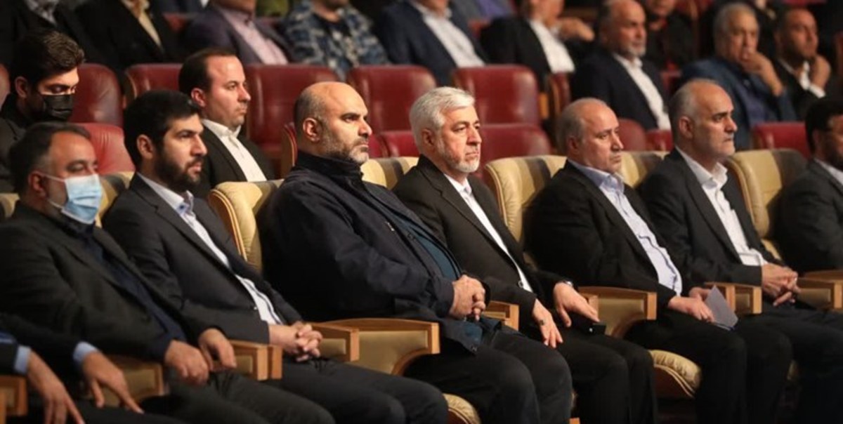وزیر ورزش تماشاگر ویژه بازی تیم ملی فوتبال در ورزشگاه آزادی