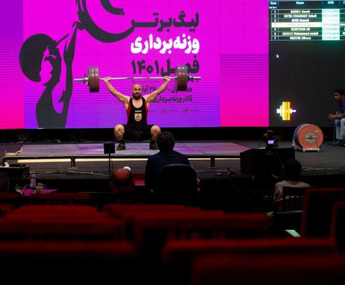 عقاب صدرنشین روز نخست لیگ وزنه‌برداری شد