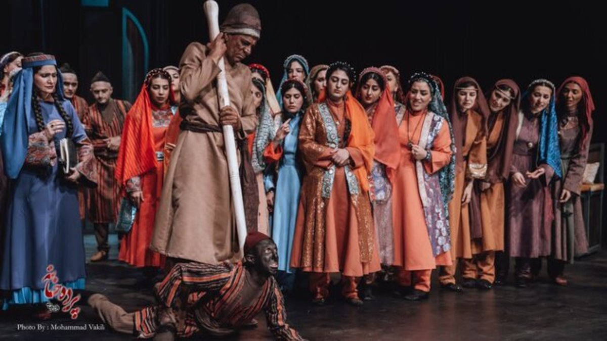آدینه گرفتار زامبی‌ها؛ فاشیست‌های مدعی شعار «زن، زندگی، آزادی» به تئاتر هم رحم نکردند