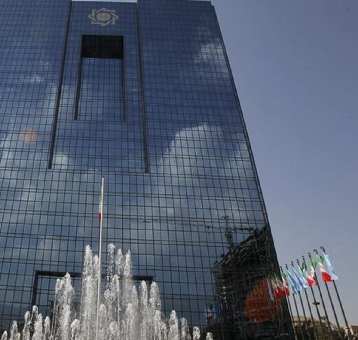 کنترل رشد ۱۲ ماهه نقدینگی و کاهش تورم در دولت سیزدهم
