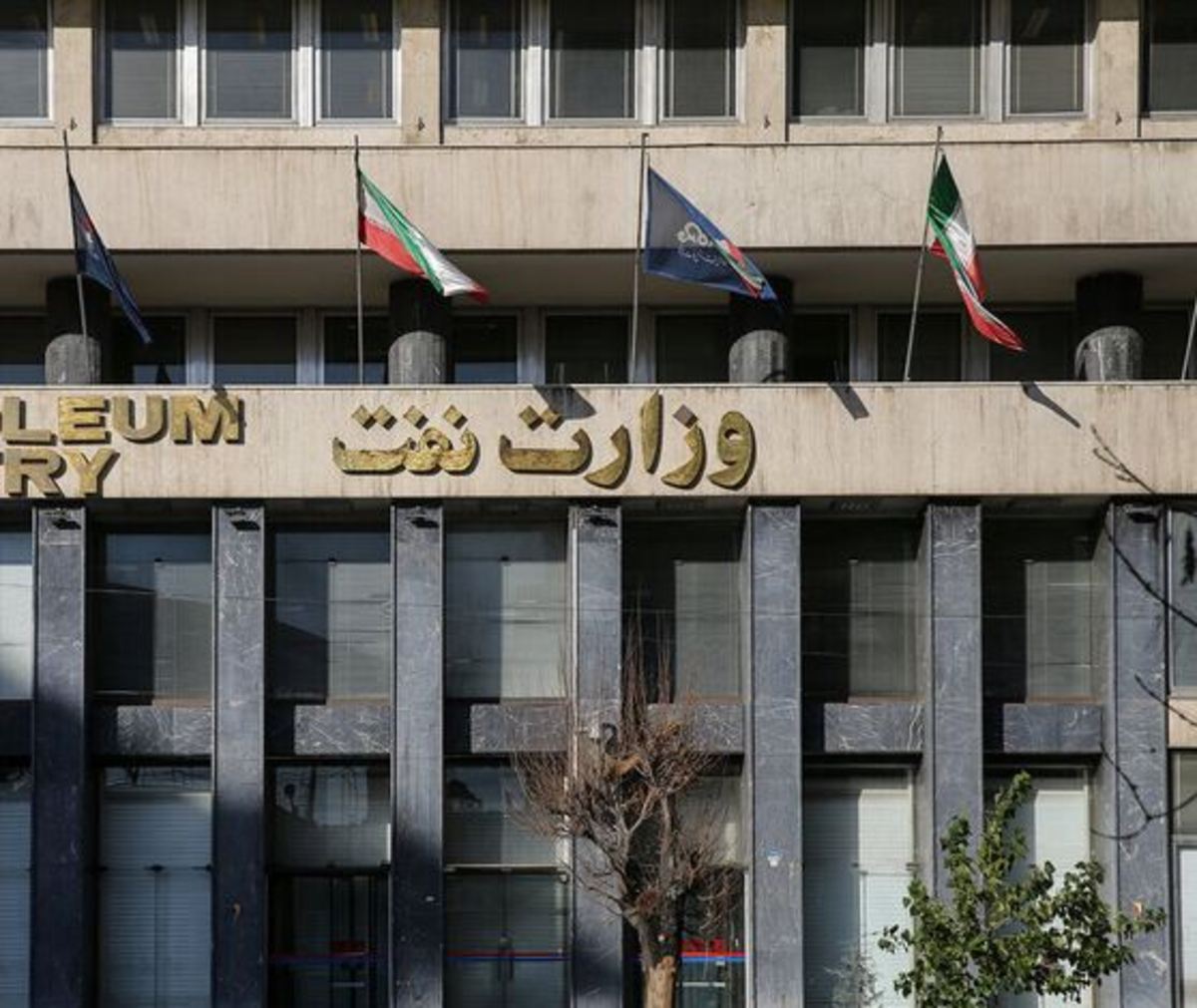 تشریح ساز و کار فروش نفت توسط اشخاص «حقوقی» وابسته به دستگاه‌های اجرایی