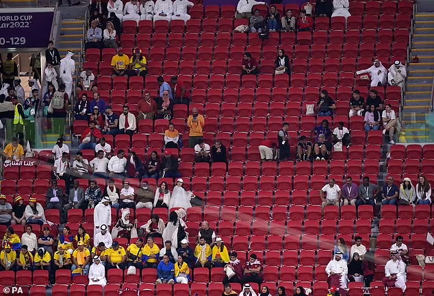 اتفاقات جنجالی در افتتاحیه جام جهانی ۲۰۲۲/از برگزاری مراسمی در برابر هزاران صندلی خالی تا حضورمورگان فریمن به عنوان مجری