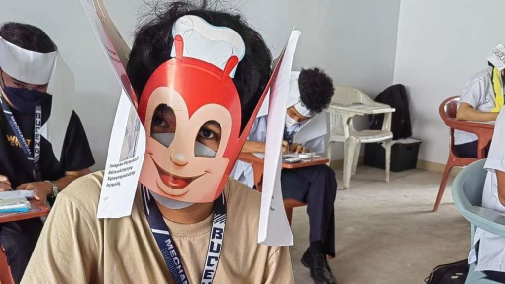 خلاقیت معلم فیلیپینی برای جلوگیری از تقلب کردن دانش آموزانش