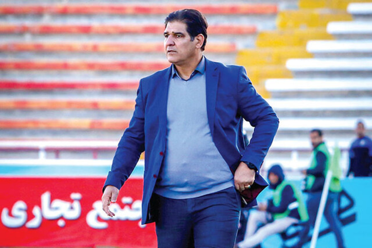مهاجری: بازیکنان‌مان بی مسئولیت بودند/ با تیمم بیگانه‌ام