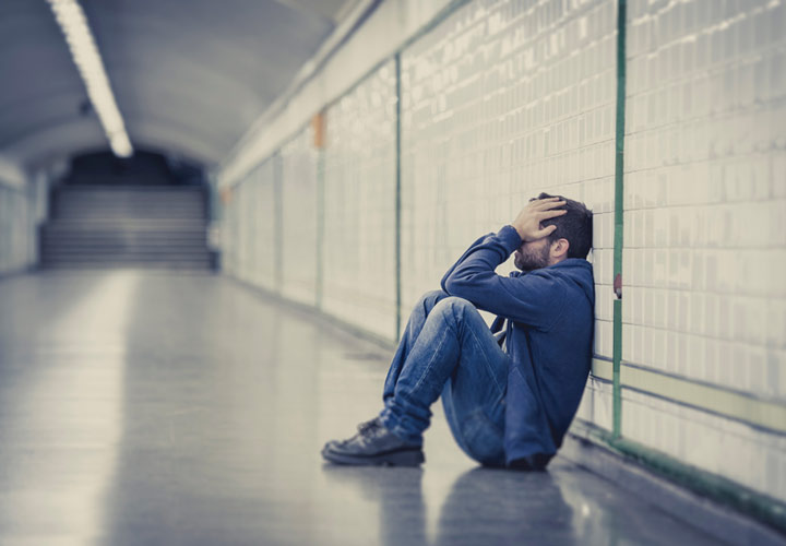 شما افسرده هستید با غمگینی؟