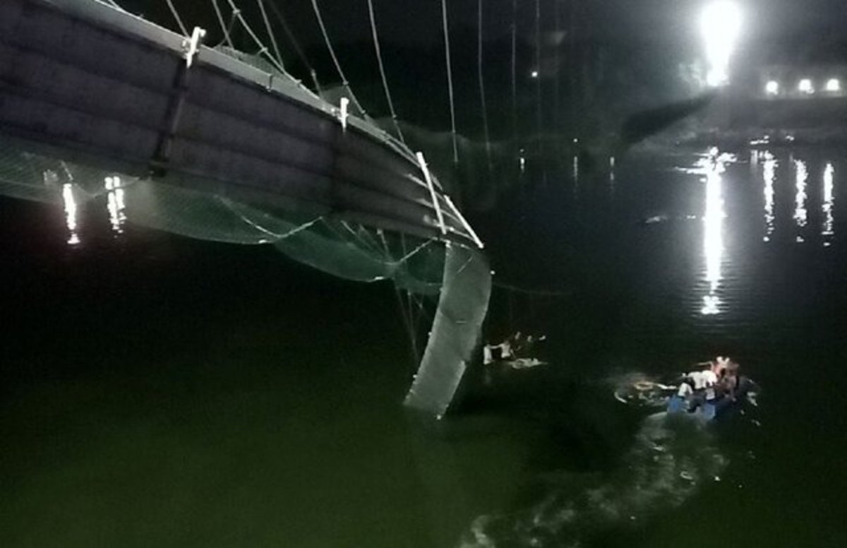حادثه فروریختن پل در هند و مرگ ۴۰ تن