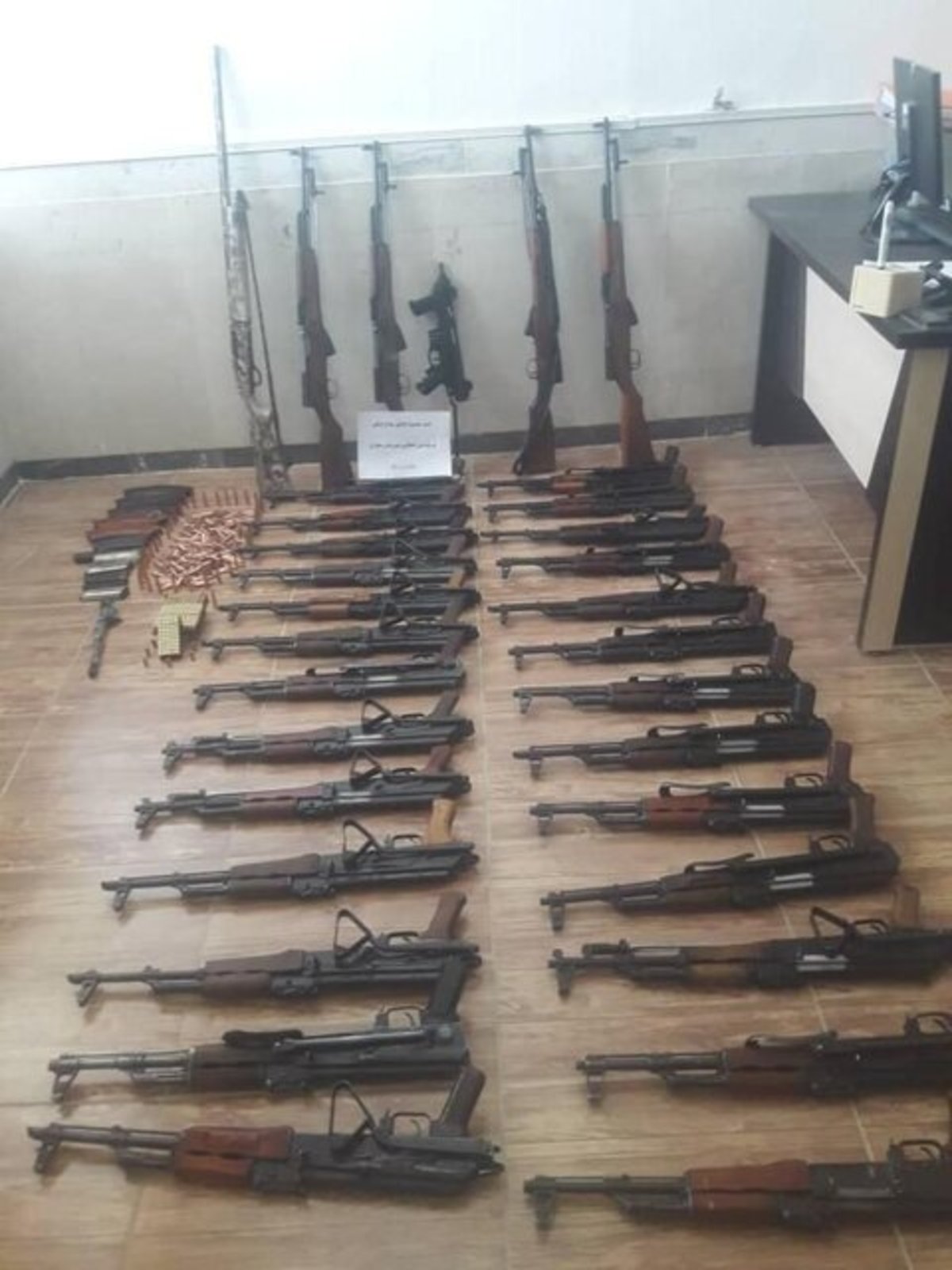 فرمانده انتظامی لرستان از کشف ۲۲ قبضه سلاح غیرمجاز خبر داد
