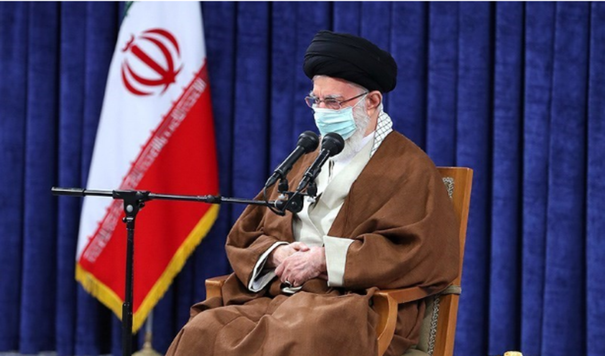 رهبر انقلاب: هدایت فرهنگی فقط با ابلاغ سند‌های تحول امکان‌پذیر نمی‌شود/ می‌توان با کمک جوانان فعال روحیه انقلابی را تجدید کرد