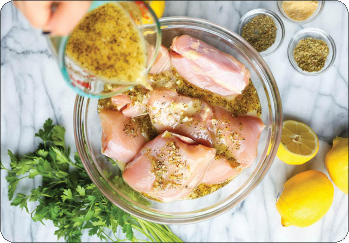 روش جالبی برای مزه دار کردن مرغ
