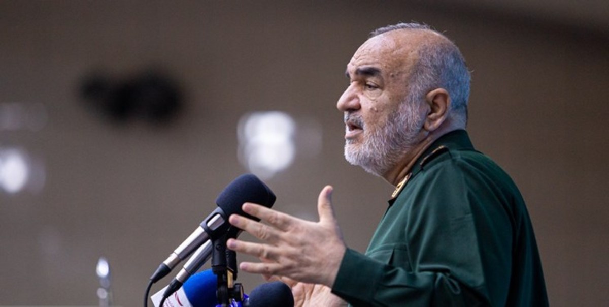 سرلشکر سلامی: کلید استقلال سیاسی گسستن بندِ وابستگی و نیاز است