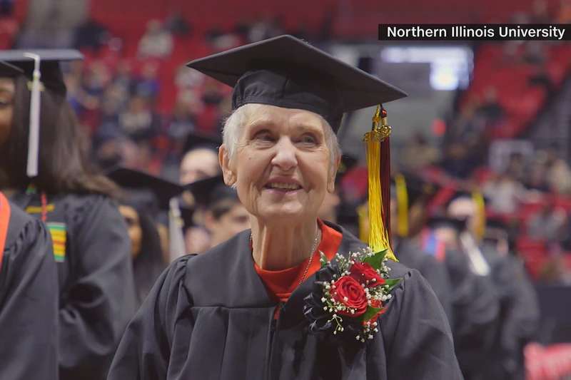 ماجرای زن ۹۰ ساله که پس از ۷۱ سال تصمیم به ادامه تحصیل گرفت