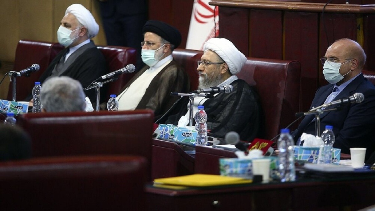 بررسی آیین‌نامه هیات عالی نظارت مجمع با حضور سران قوا