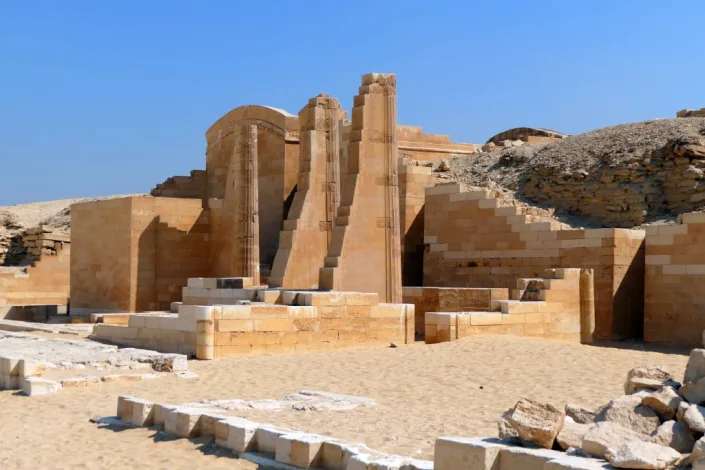 گورستان مصر باستان با ۳۰۰ مومیایی در ۲۰ کیلومتری جیزه کشف شد