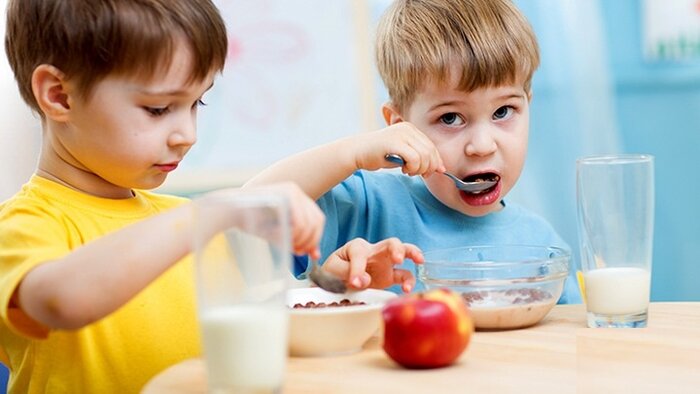 اثر روانی منفی بر روی کودکان با بزور غذا دادن به آن‌ها