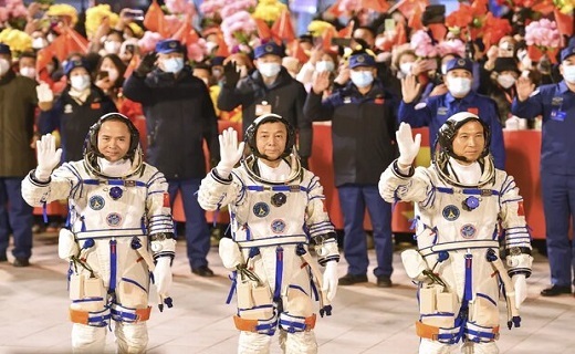 رسیدن فضانوردان چینی به ایستگاه فضایی
