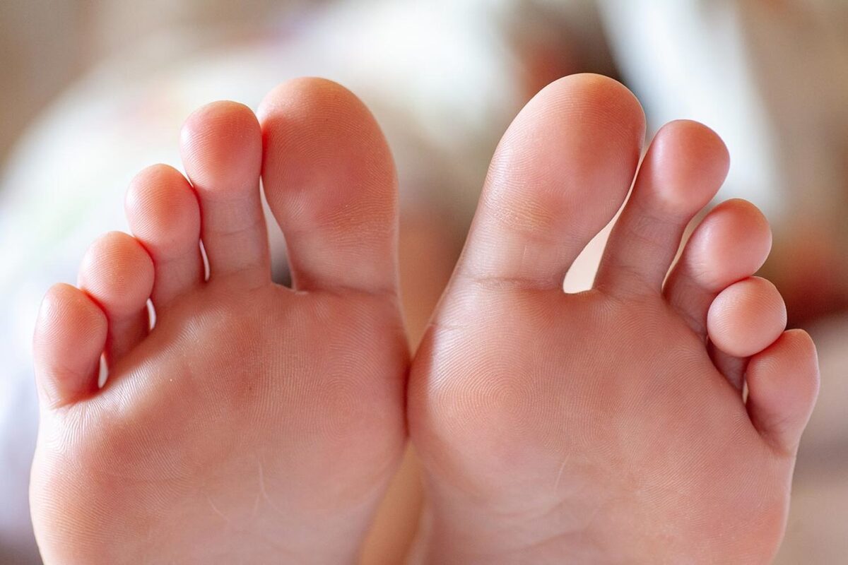 چرا هنگام برخورد انگشت پا با اجسام درد زیادی حس می‌کنیم؟