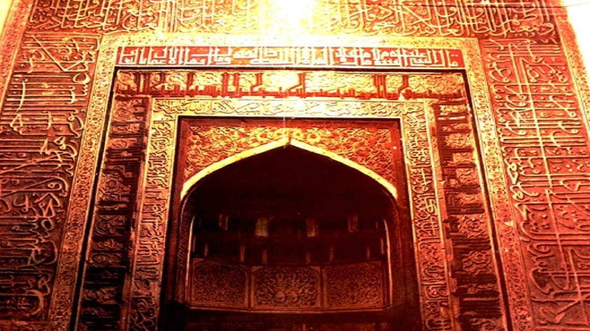 چرا این مسجد، مسجد سرخ است؟