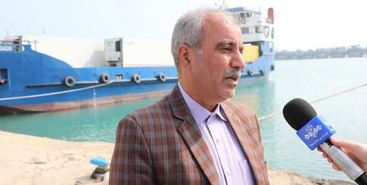 نجات جان ۱۲ گردشگر دریایی در بندر لنگه