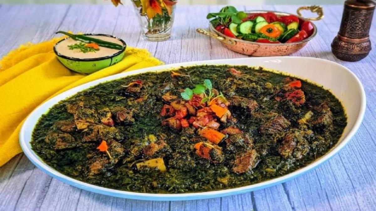 دستور پخت خورشت اصیل و خوشرنگ و لعاب ریواس برای مهمانی