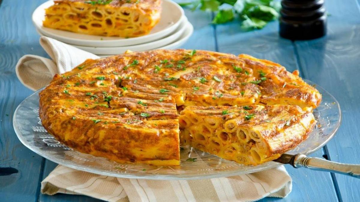 کوکوی ماکارونی چرب و چیلی با سوسیس یک ایده عالی برای شام