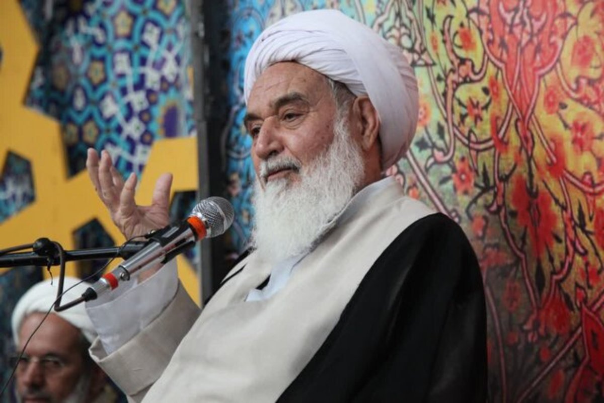 مسئولین برای مهار تورم و رشد تولید پای کار باشند