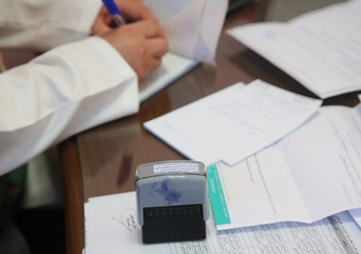 برخی پزشکان نسخه کاغذی می‌نویسند/ ویژگی‌های نظام ارجاع در برنامه پزشکی خانواده