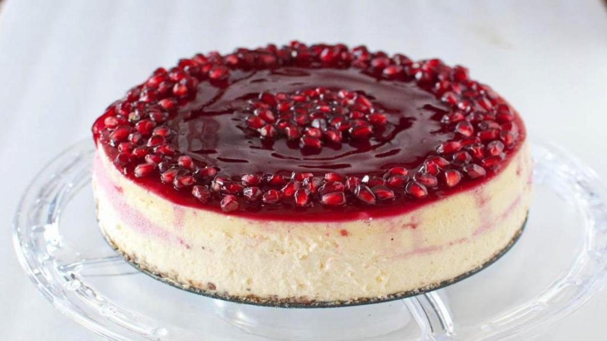 رسپی چیز کیک دلچسب و خوشرنگ انار برای دورهمی و تولد